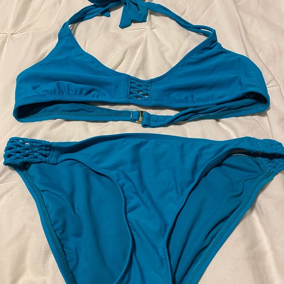 Bikini - Picture 2 of 6